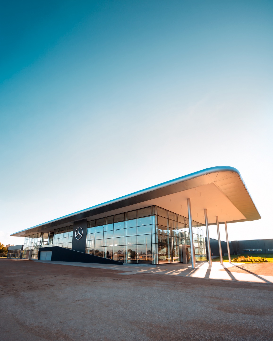 Showroom de Mercedes-Benz sobre Ruta Interbalnearia